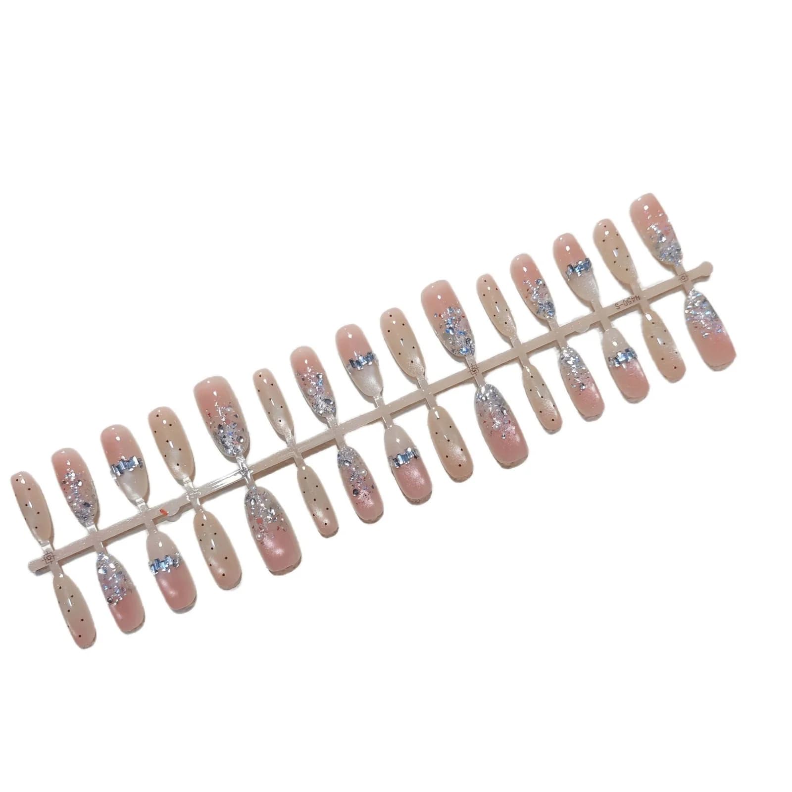 Nude Press-On-Nägel mit Silberglitzer, Katzenaugen-Effekt, Mittlere Ovalform