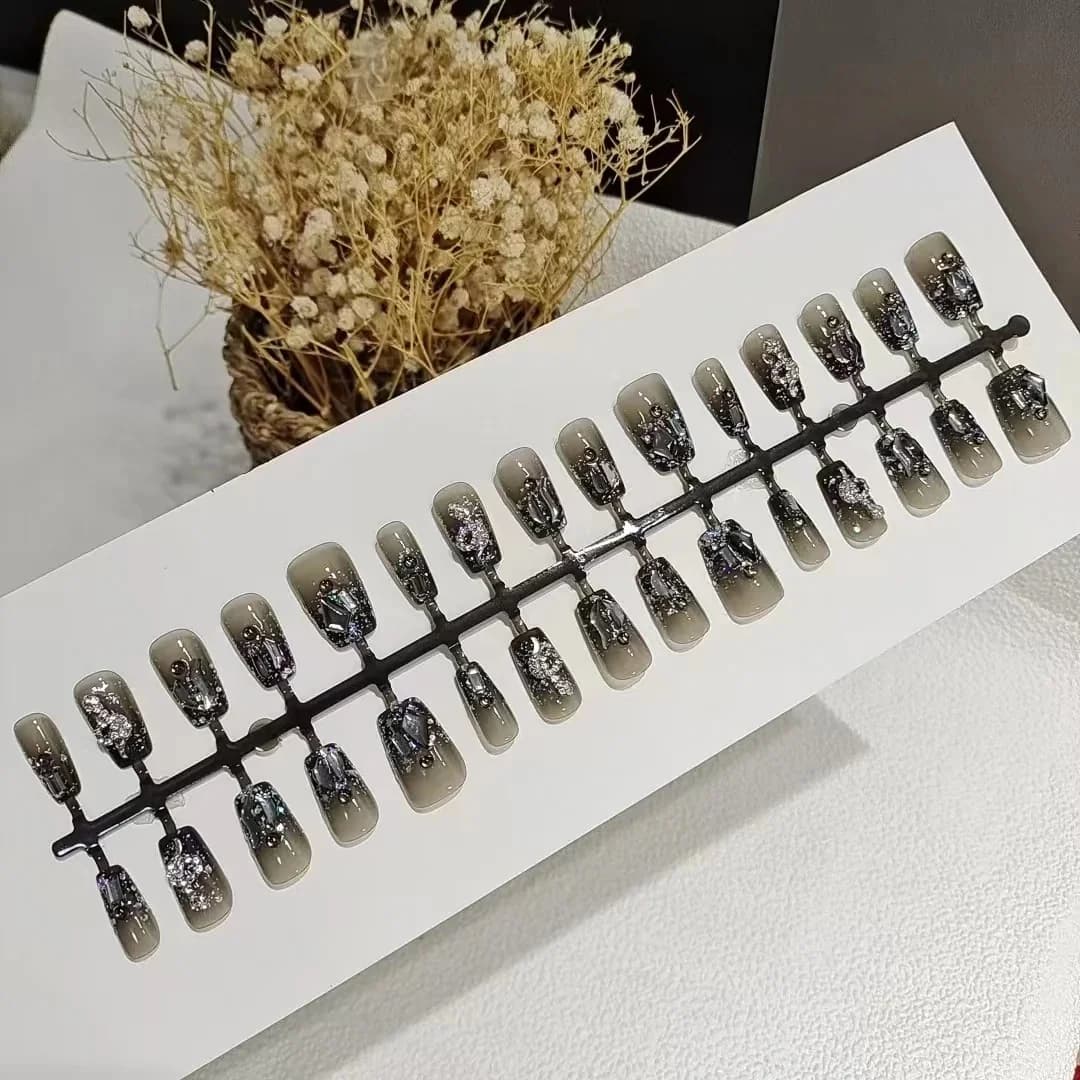 Schwarze Schlange Press-On Nägel Kurz Sargform Glitzer Design 30 Stück
