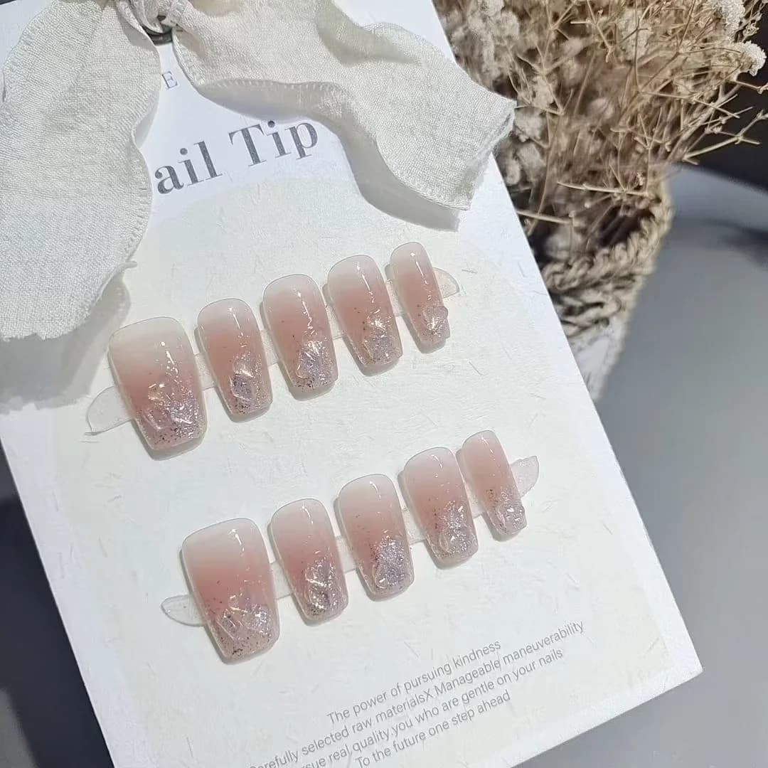 Press-On-Nägel mit Herz-Strass Kurz und Mittel Sarg-Form