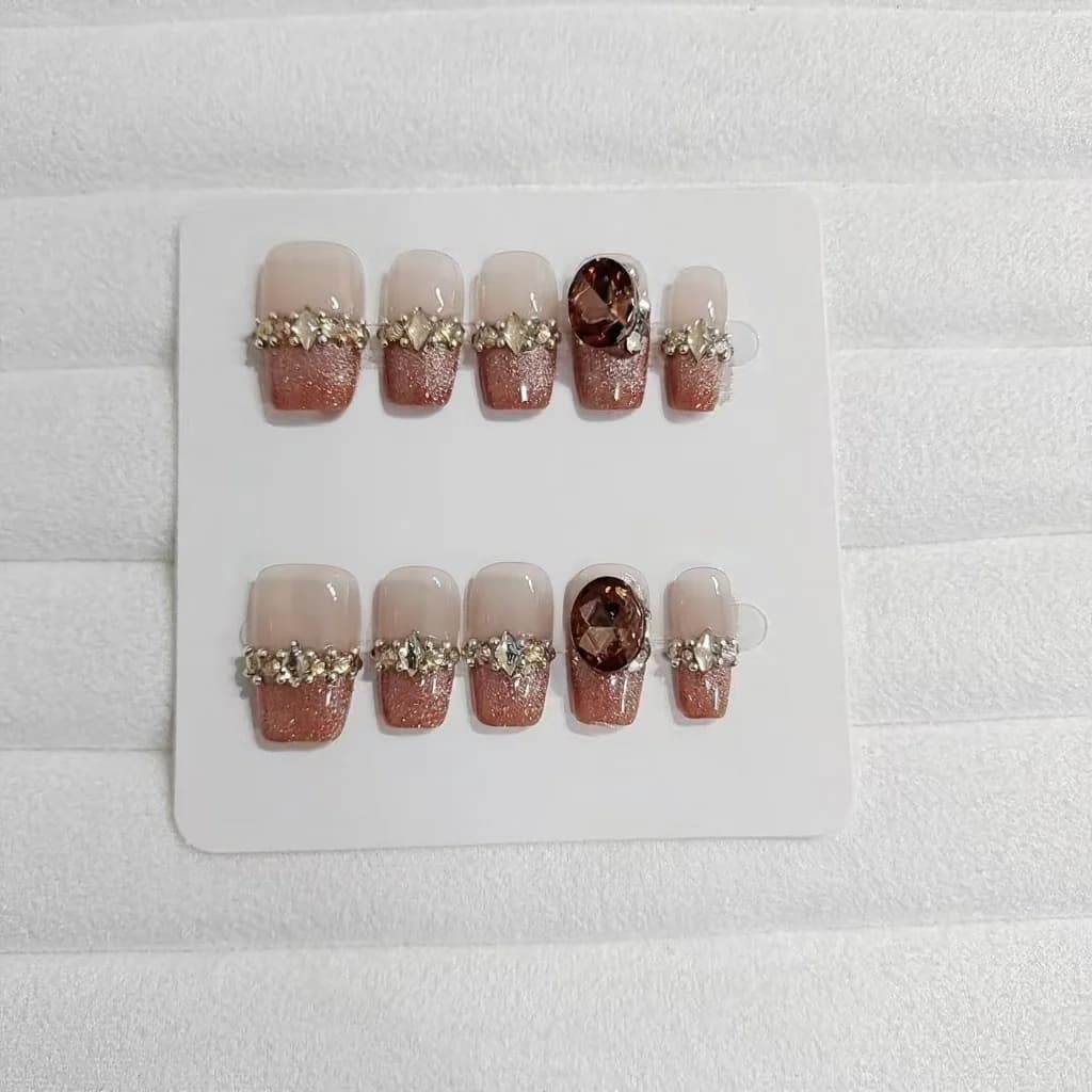 Press-On-Nägel French-Tip mit Strasssteinen und Cat-Eye-Design