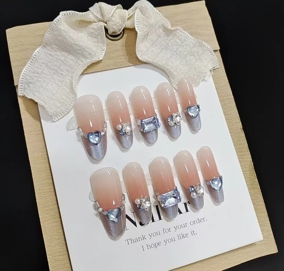 Blaue Bernstein Cat Eye Press-On-Nägel French Tip Strass Lang Oval