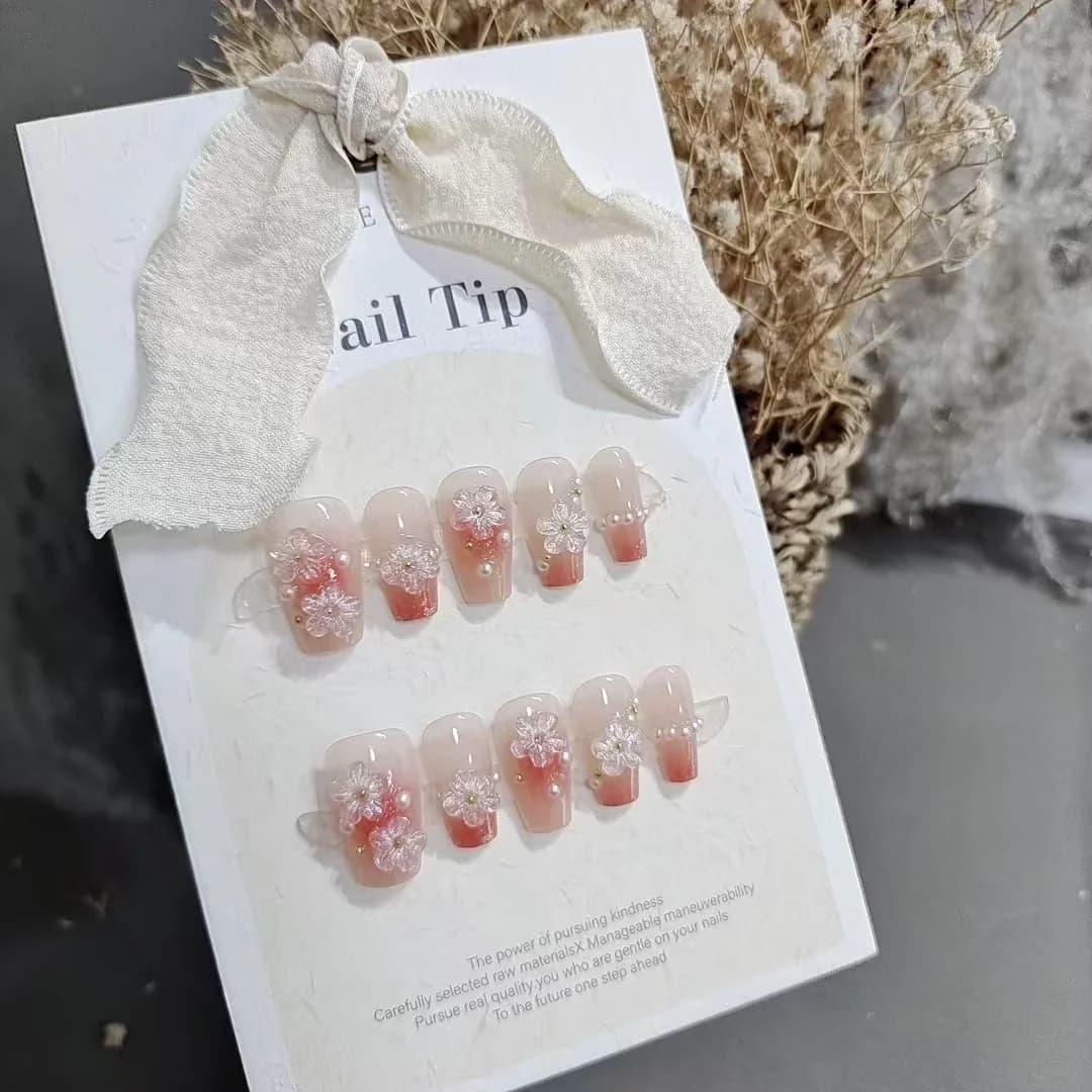 Blumen-Kunstnägel, kurze Sarg-Form, niedliches Blush-Design, 10 Stück