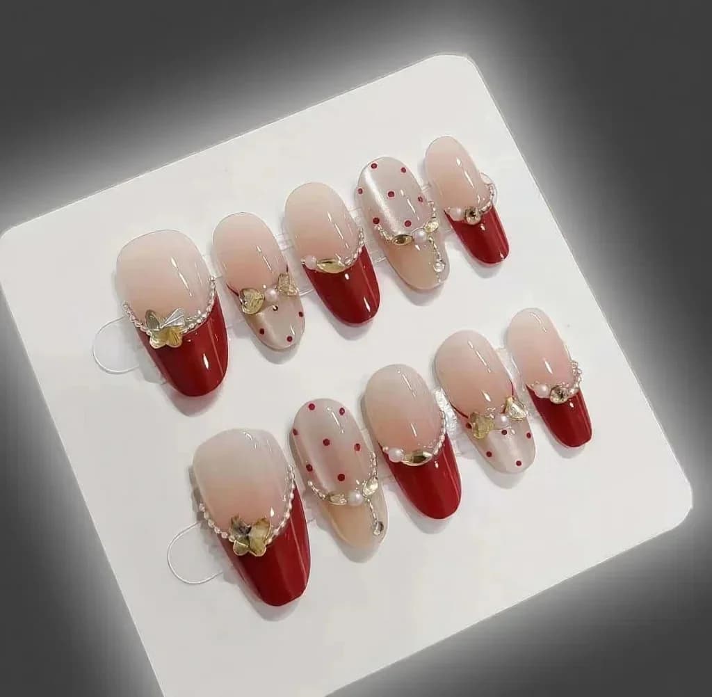 Rote Cat Eye Künstliche Nägel mit Strasssteinen Mittel Oval