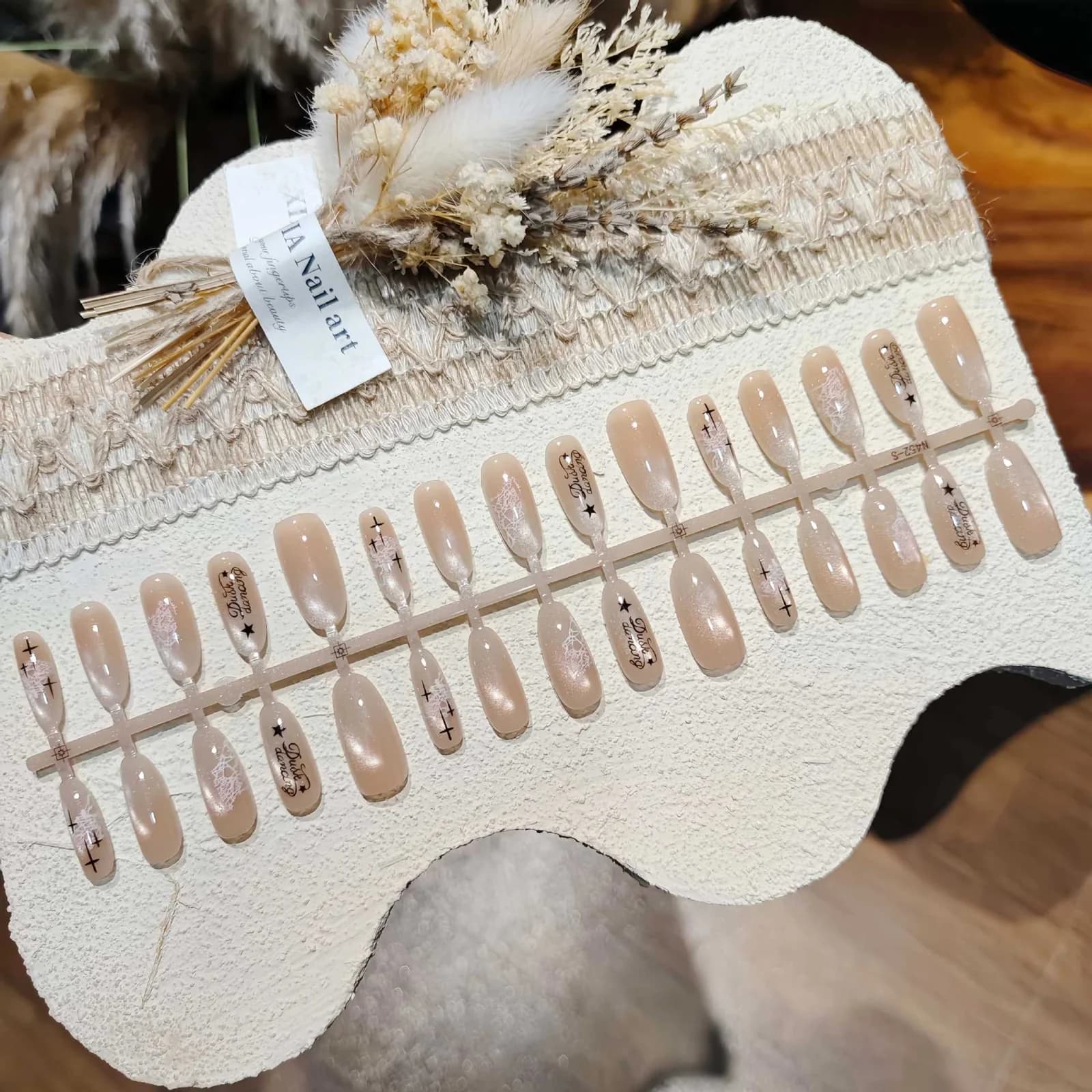 Milchweiße Cat-Eye Klebenägel, ovale Form, 30 Stück