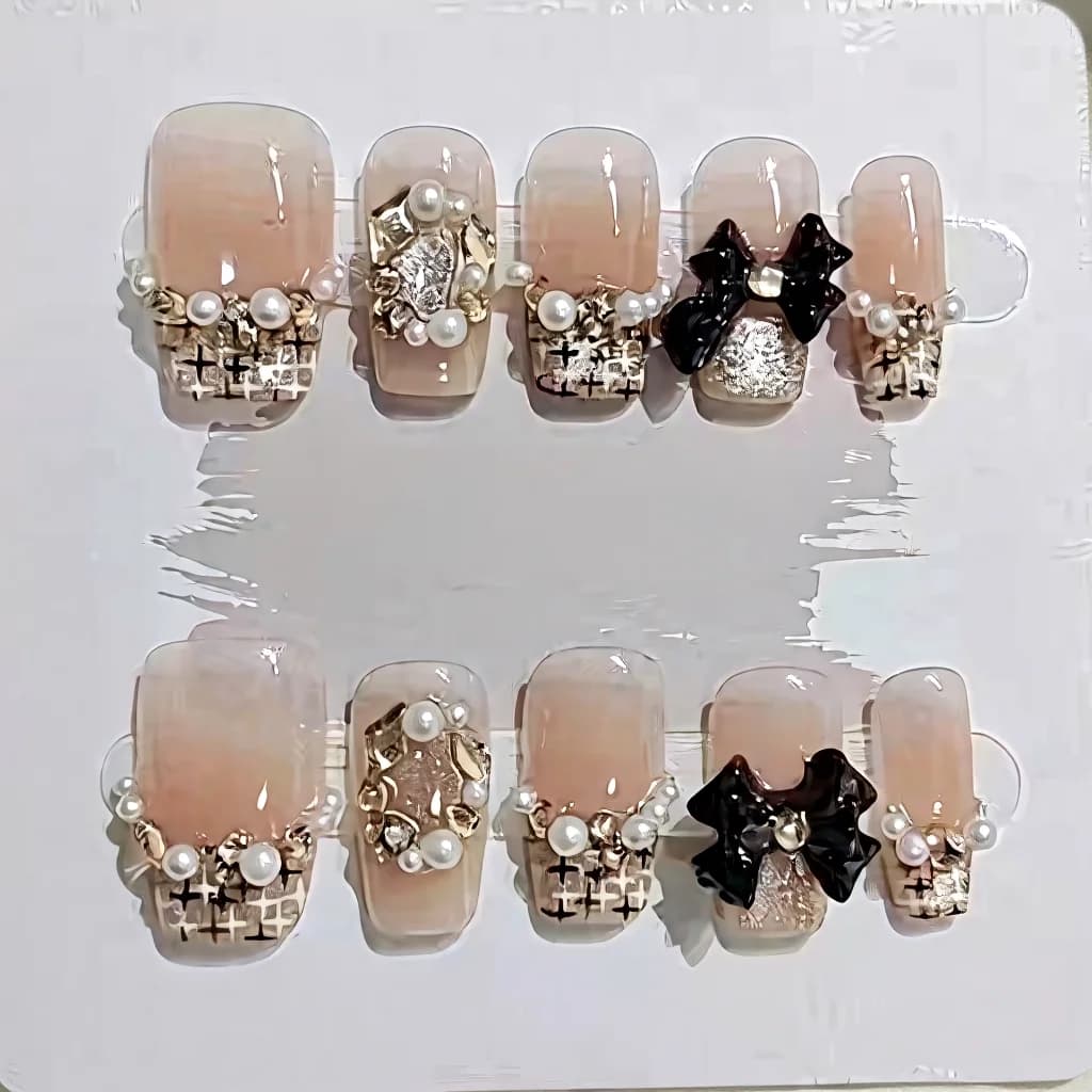 Press-On-Nägel Kurz Coffin Karo Schmetterling Strass Perlen Design