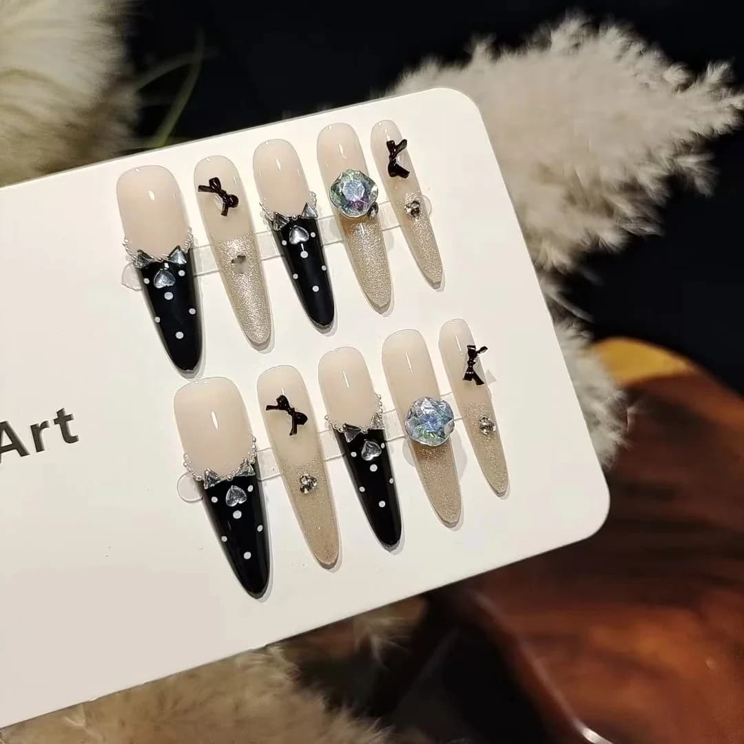 Schwarze Schmetterlings-Strass-Kunstnägel, Cat-Eye-Glitzer-Maniküre