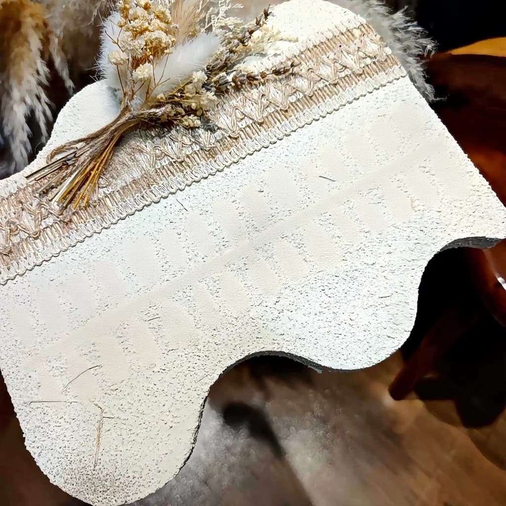 Cat-Eye-Kunstnägel mit Blumenmotiv, Perlen und Strasssteinen