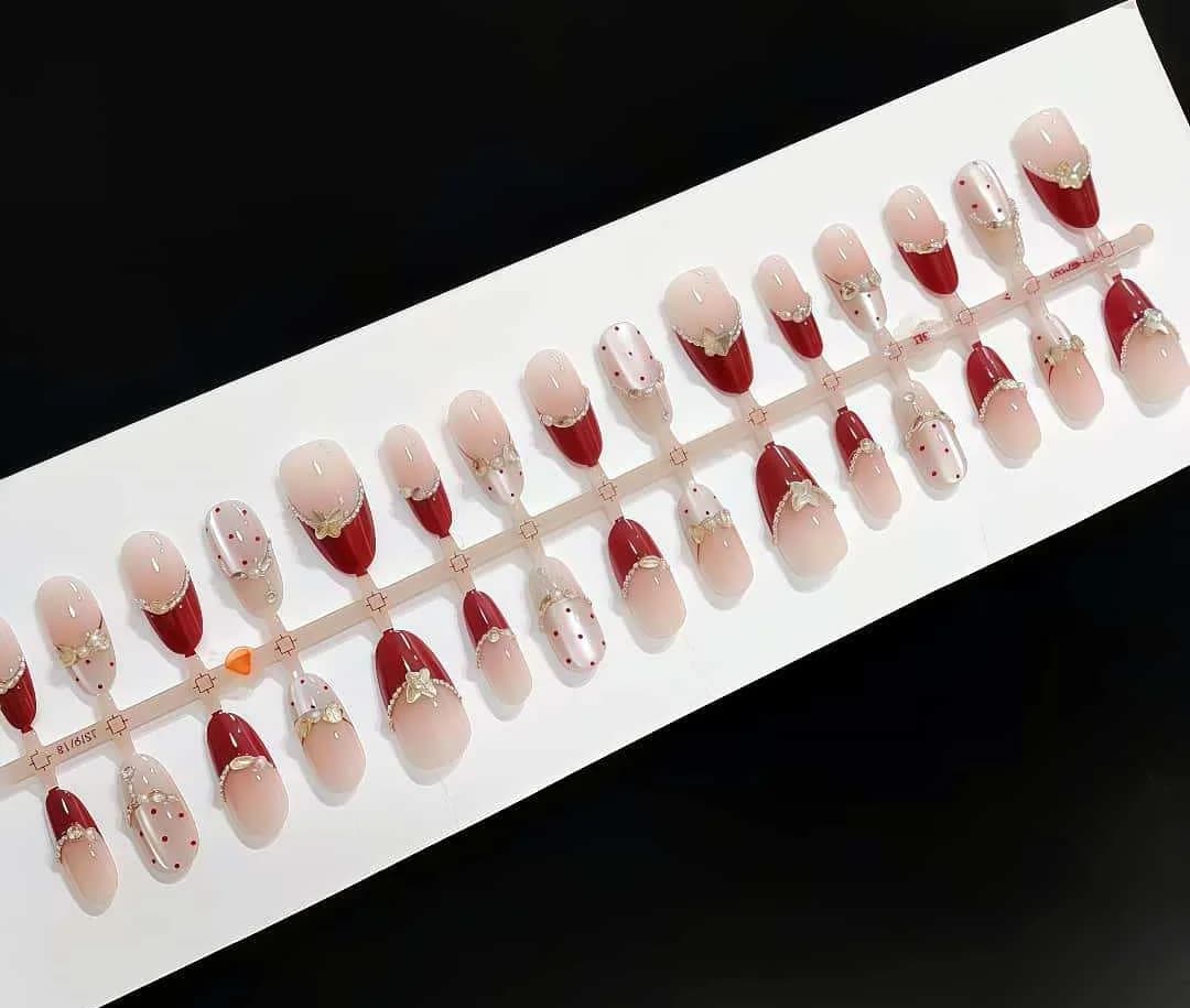 Rote Cat Eye Künstliche Nägel mit Strasssteinen Mittel Oval