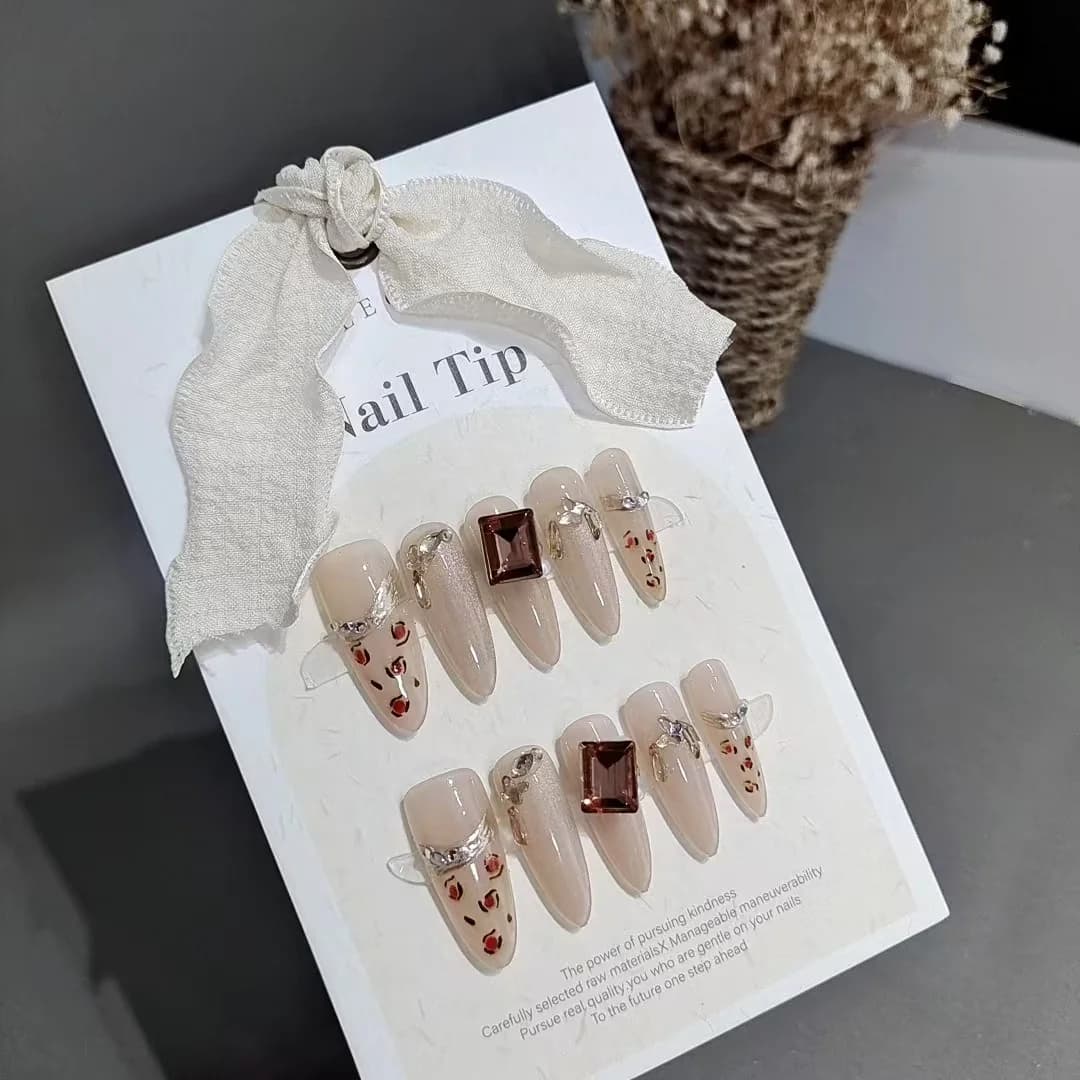 Leopardenprint-Kunstnägel mit Strasssteinen, lange Stiletto-Form