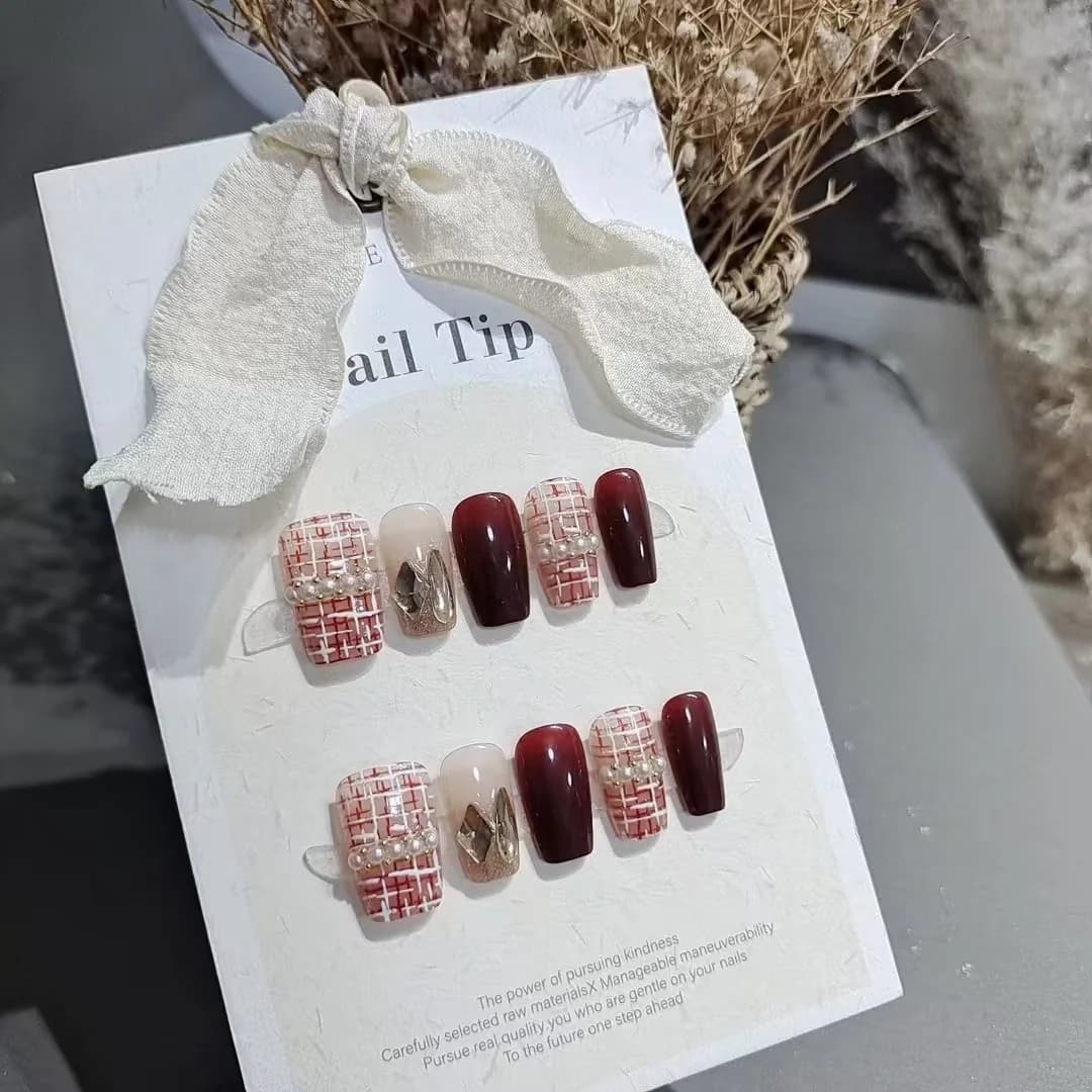 Rote Tweed-Kunstnägel mit Perlen Kurz Quadratisch 10 Stück