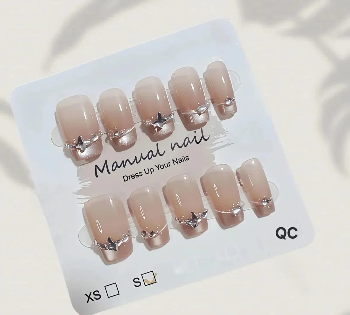 French Tip Press-On Nägel mit Schmetterlings-Strass und Cat-Eye-Effekt