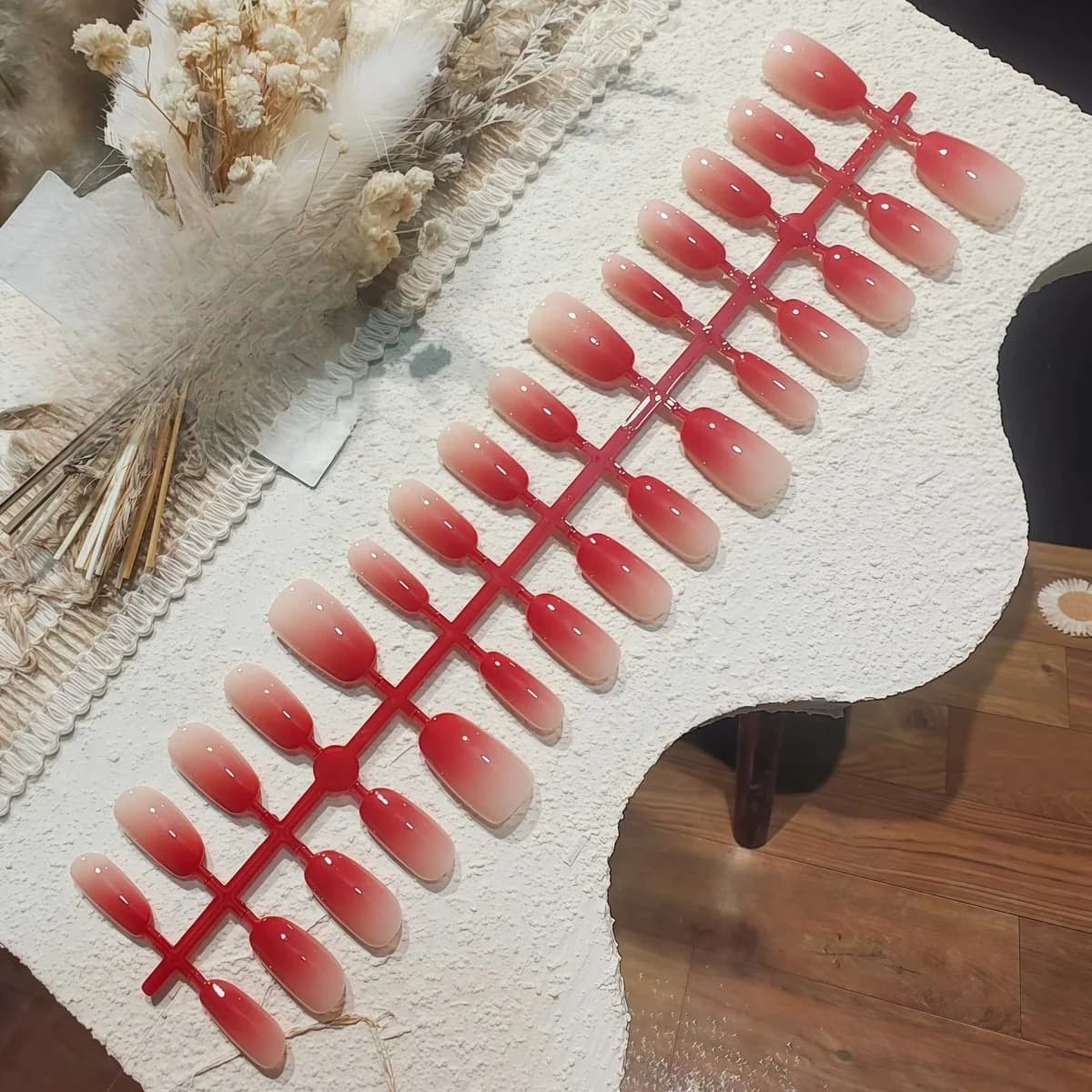 Rote Verlauf-Oval-Press-on-Nägel, 30-teiliges Set