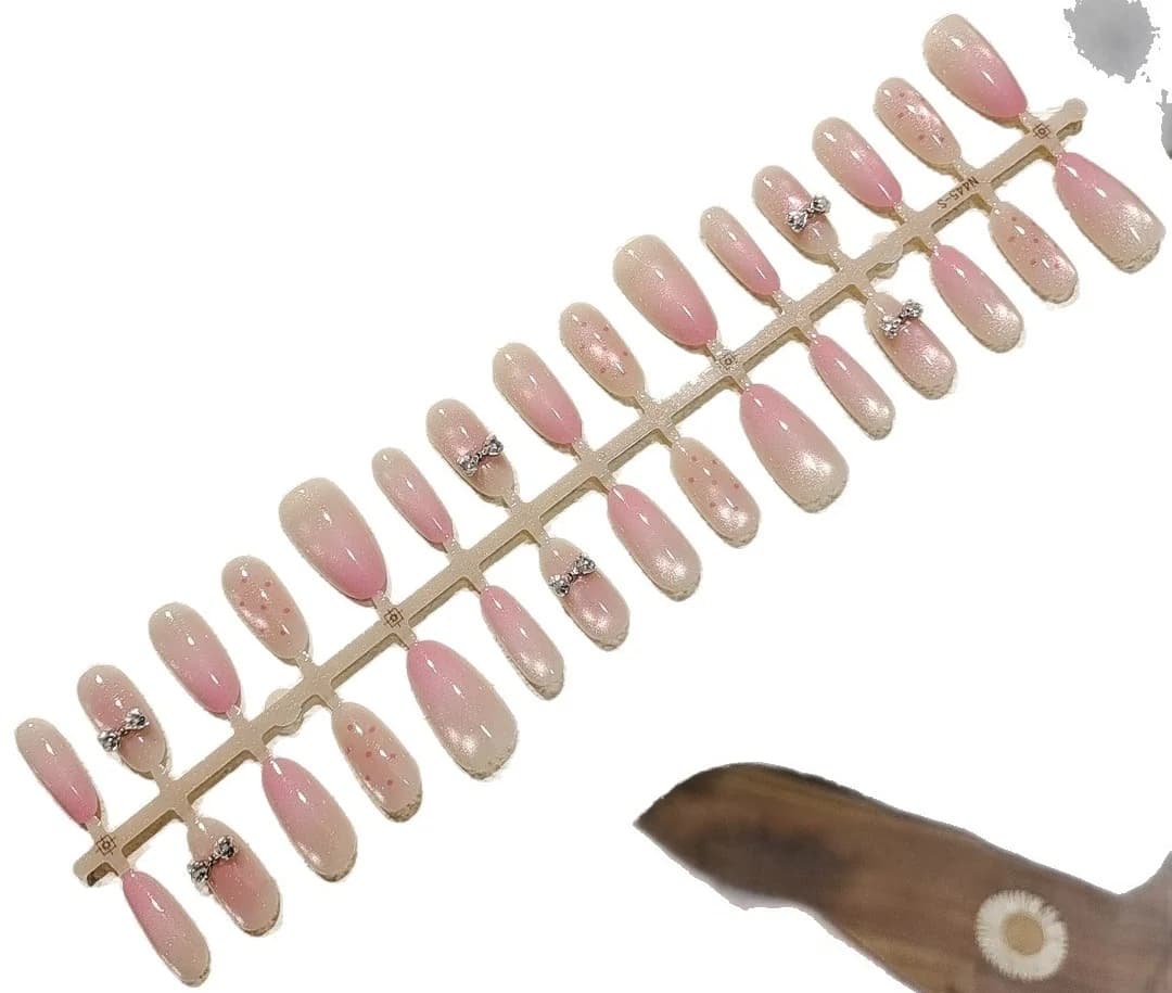Rosa Cat-Eye-Künstelnägel mit Schleifen- und Glasperlen-Akzenten