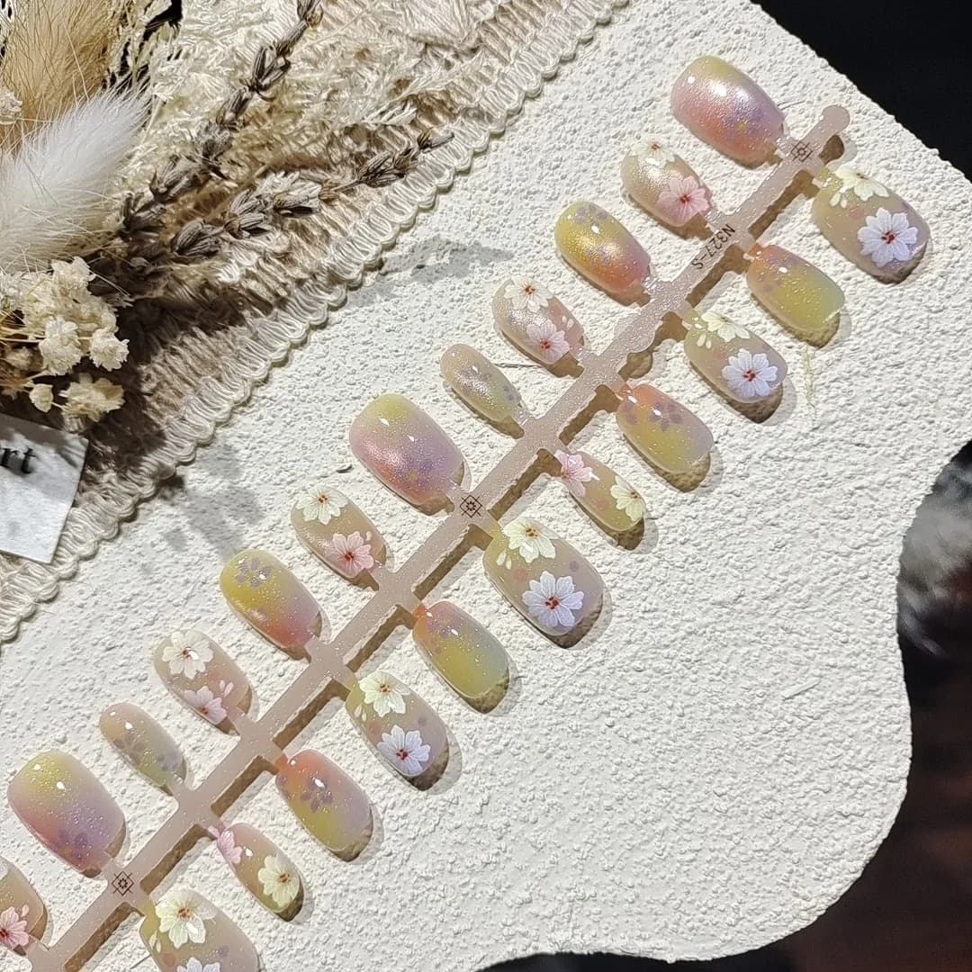 Blumen-Cat-Eye-Press-On-Nägel, kurze Ballerina-Form