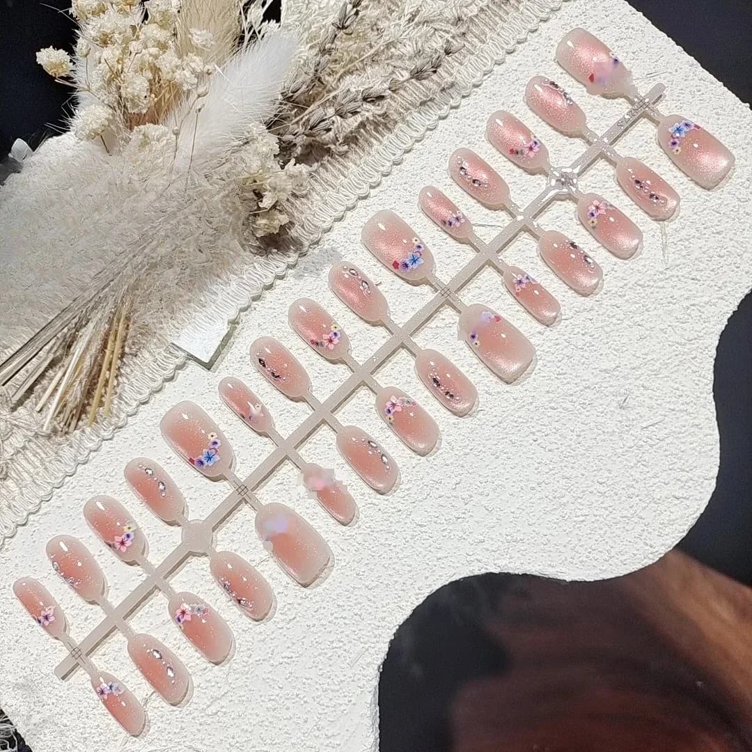 Kirschblüten Cat-Eye Künstliche Nägel mit Strasssteinen