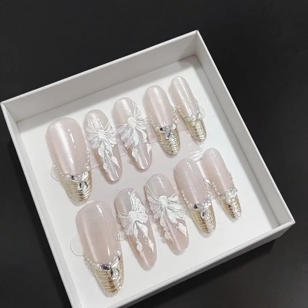 Kunstnägel mit 3D-Schmetterlingen und Blumen, lange Stiletto-Form