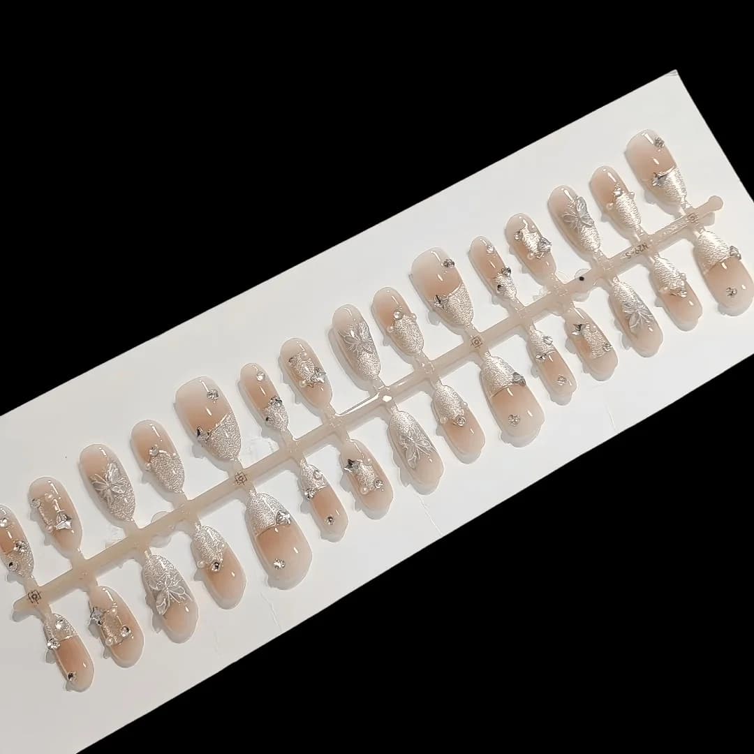 Wiederverwendbare Kunstnägel Mittel Oval French Tip Schmetterlings-Design