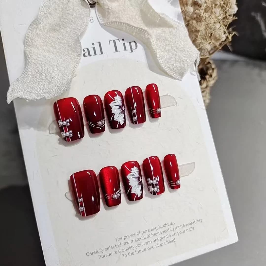 Rote Blumen Künstliche Nägel Mittlere Coffin-Form Glitzer-Finish 10 Stück