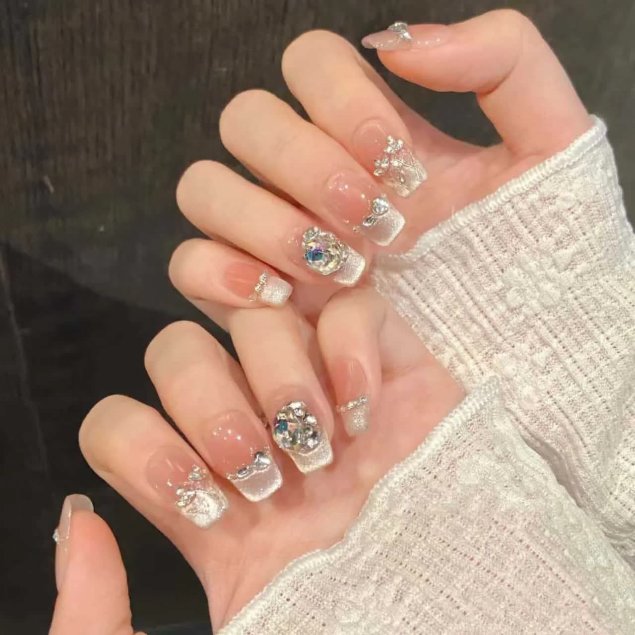 Rosen-Blüten Glitter Press-On-Nägel, kurze Coffin-Form, Strass-Maniküre