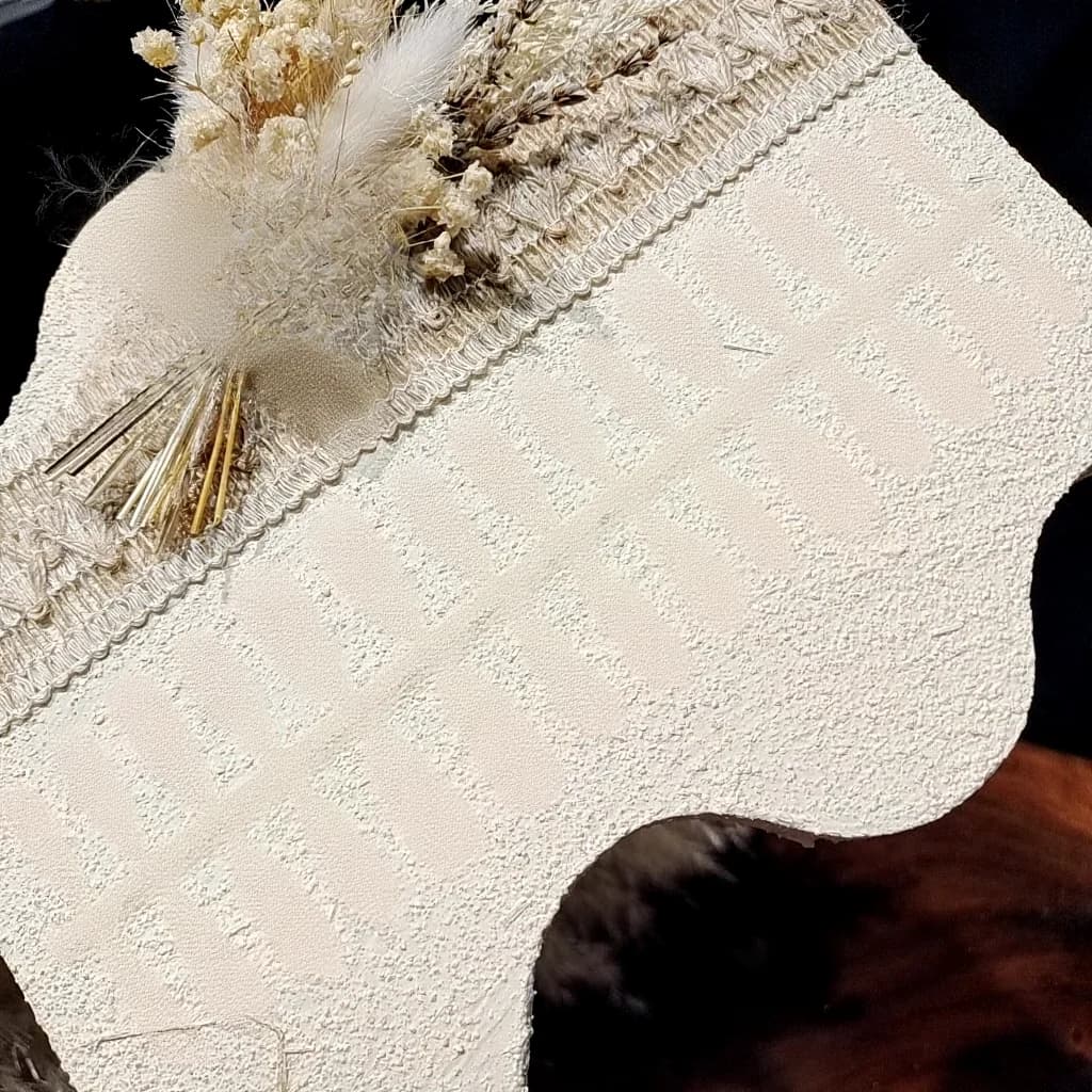 Schwarze Schmetterling-Kunstnägel mit rosa Tüll und Schleife