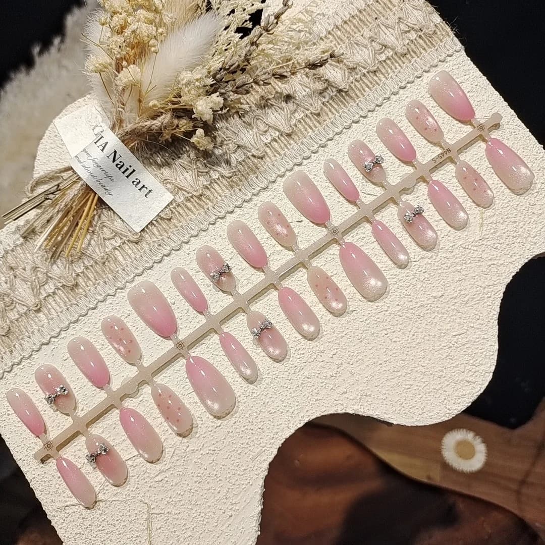 Rosa Cat-Eye Press-On Nägel mit Schleife & Glasperlen