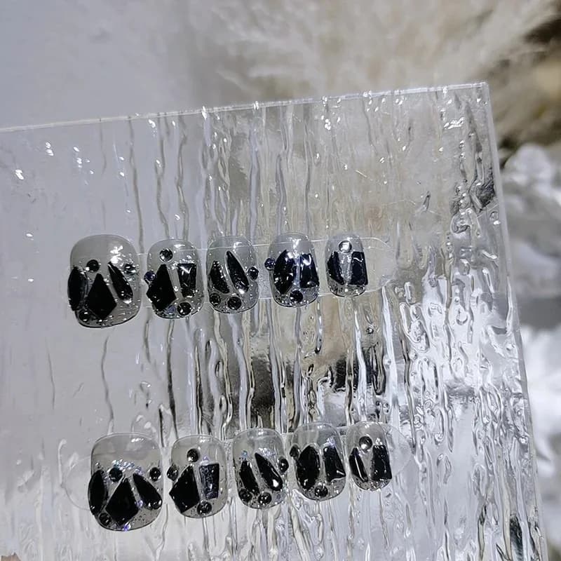 Kurze wiederverwendbare Press-On-Nägel Schwarz Diamant