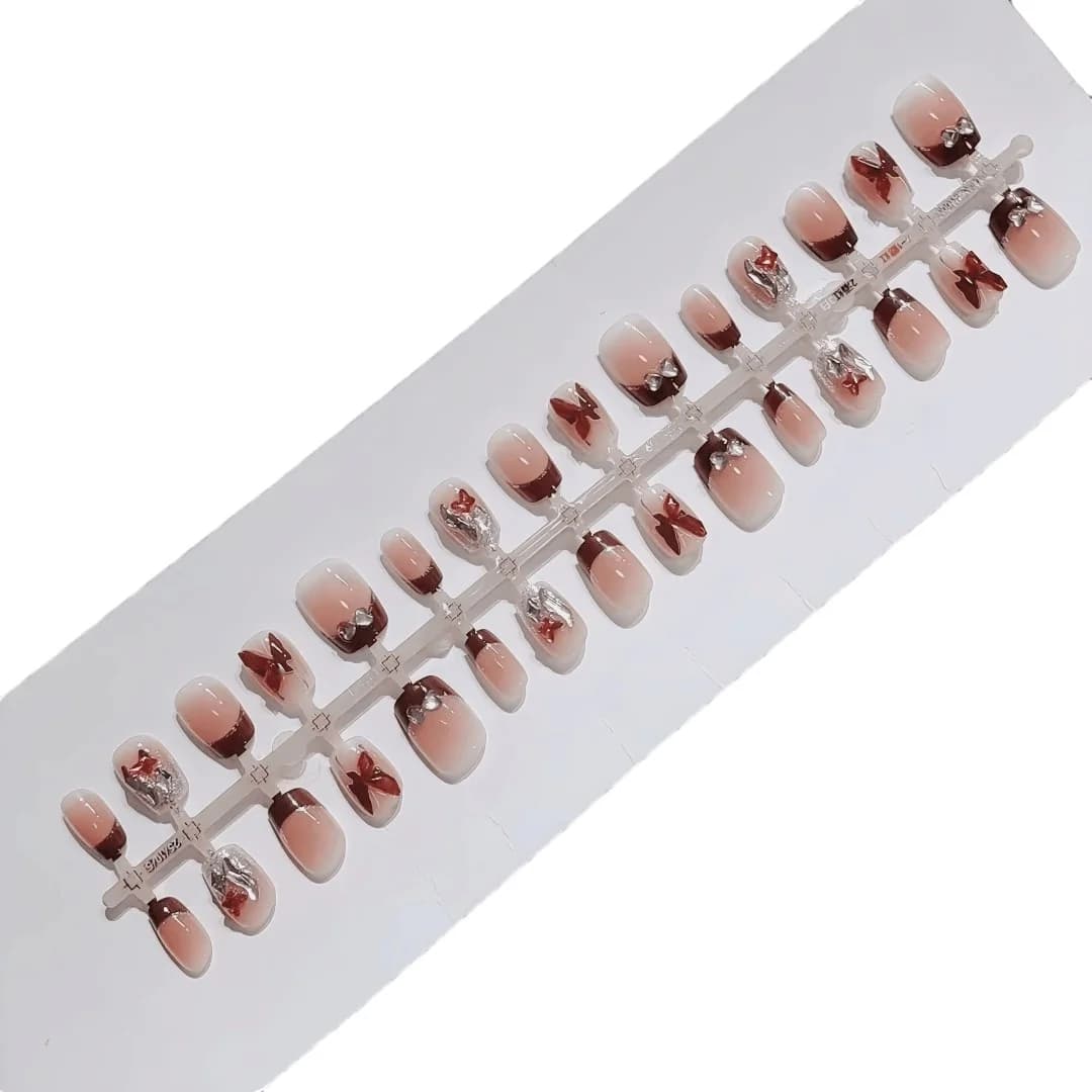 Rote French-Tip-Klebenägel mit Schmetterlings- und Glitzer-Details