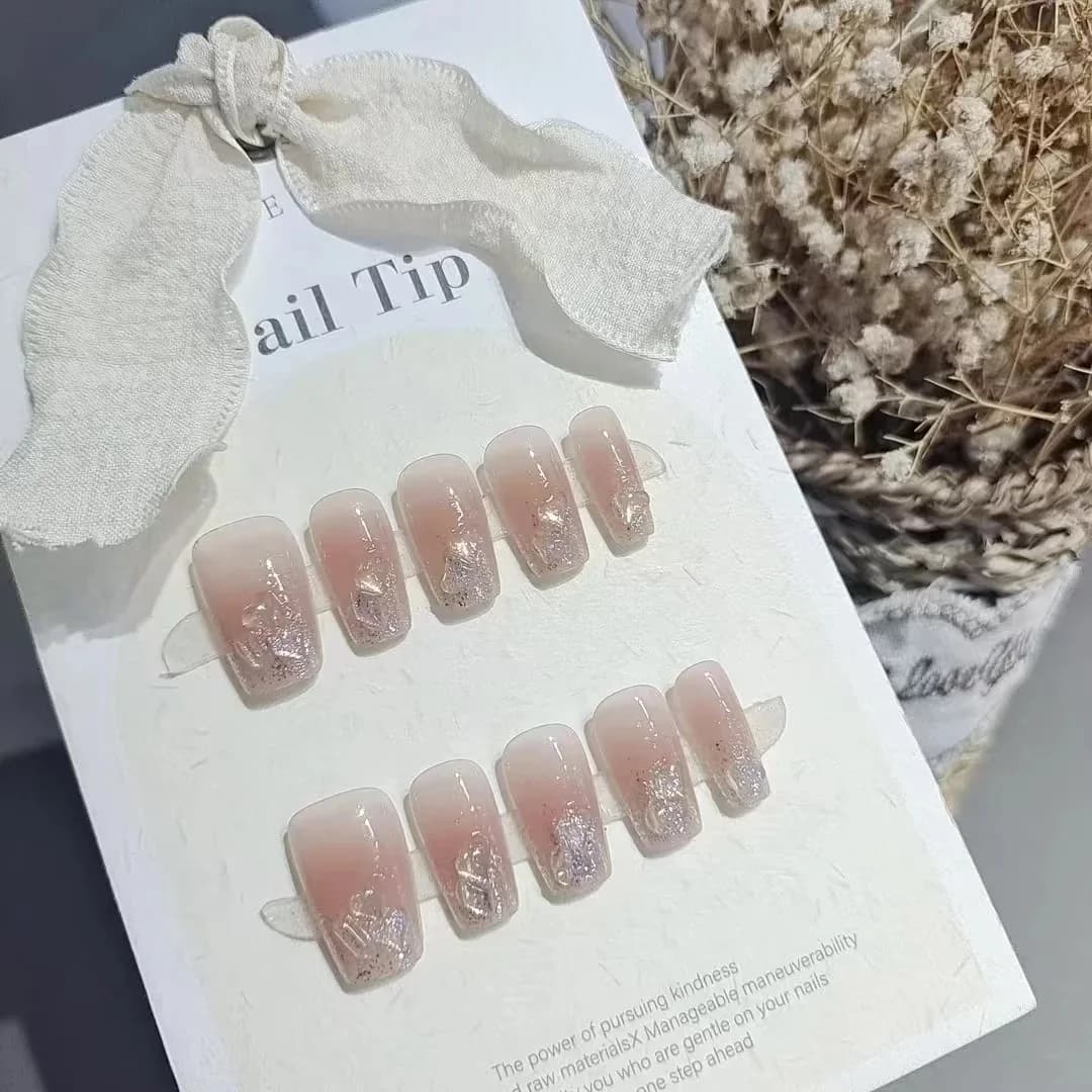 Rosa Herz-Strass Press-On-Nägel Kurz/Mittel Coffin-Form