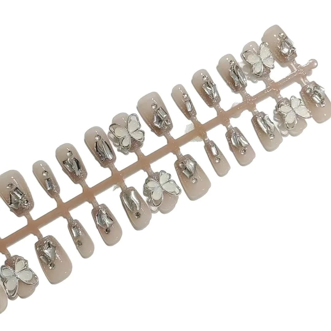 Künstliche Nägel mit Jade-Schmetterlingsdesign, kurze und mittlere Coffin-Form