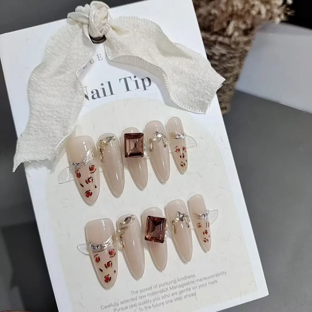Leopardenprint-Kunstnägel mit Strasssteinen, lange Stiletto-Form