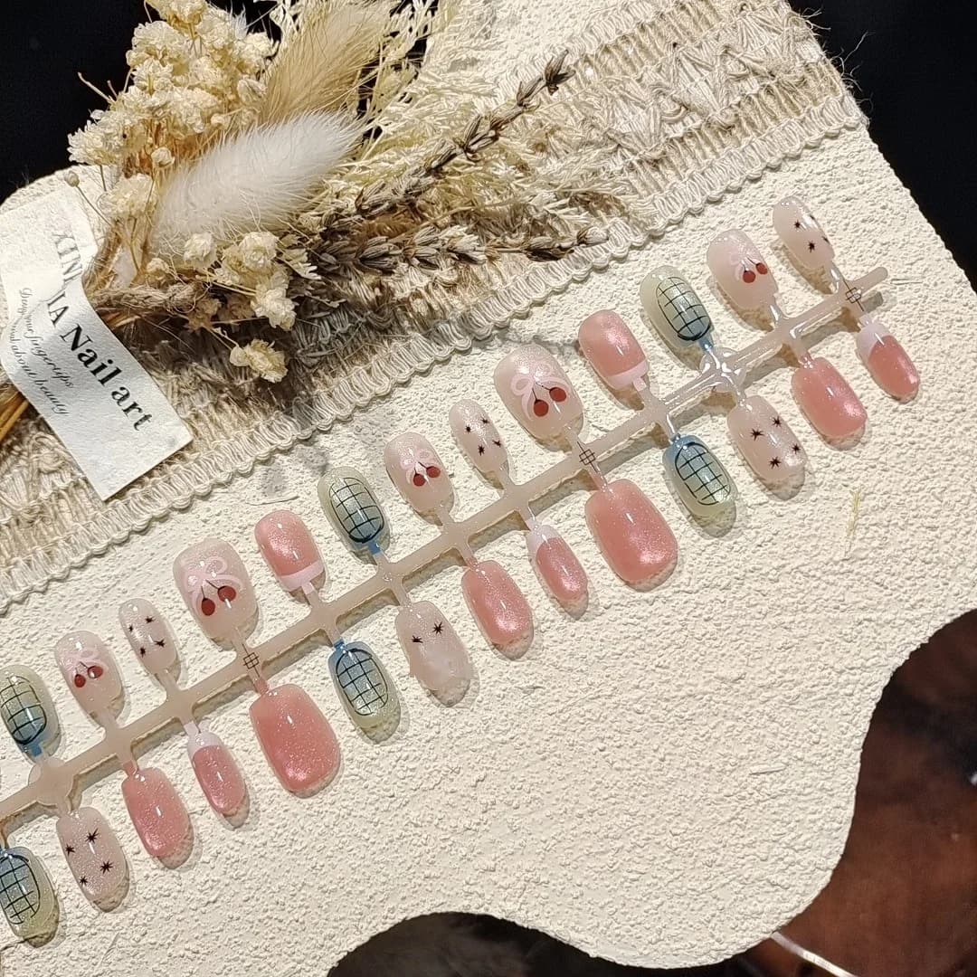 Kirsch-Katzenauge-Kunstnägel Rosa Glitzer Kurz Ballerina-Stil