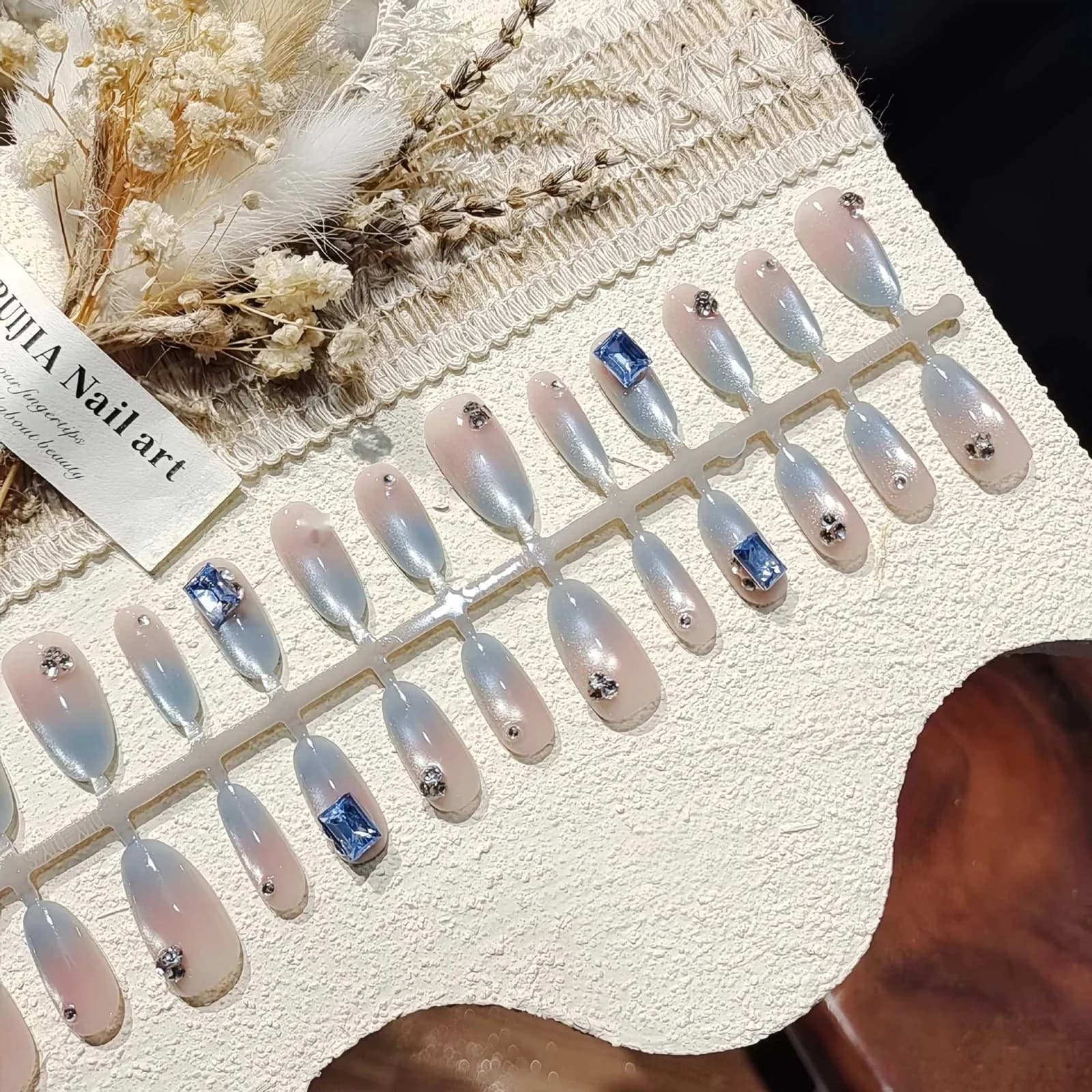 Eisblaue Cat Eye Künstliche Nägel mit Glitzer-Verlauf Mittel Oval