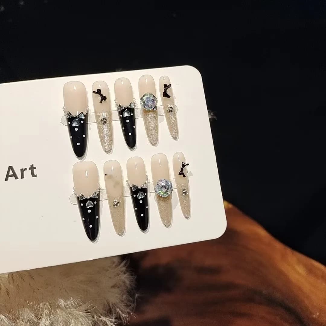 Schwarze Schmetterlings-Strass-Kunstnägel, Cat-Eye-Glitzer-Maniküre