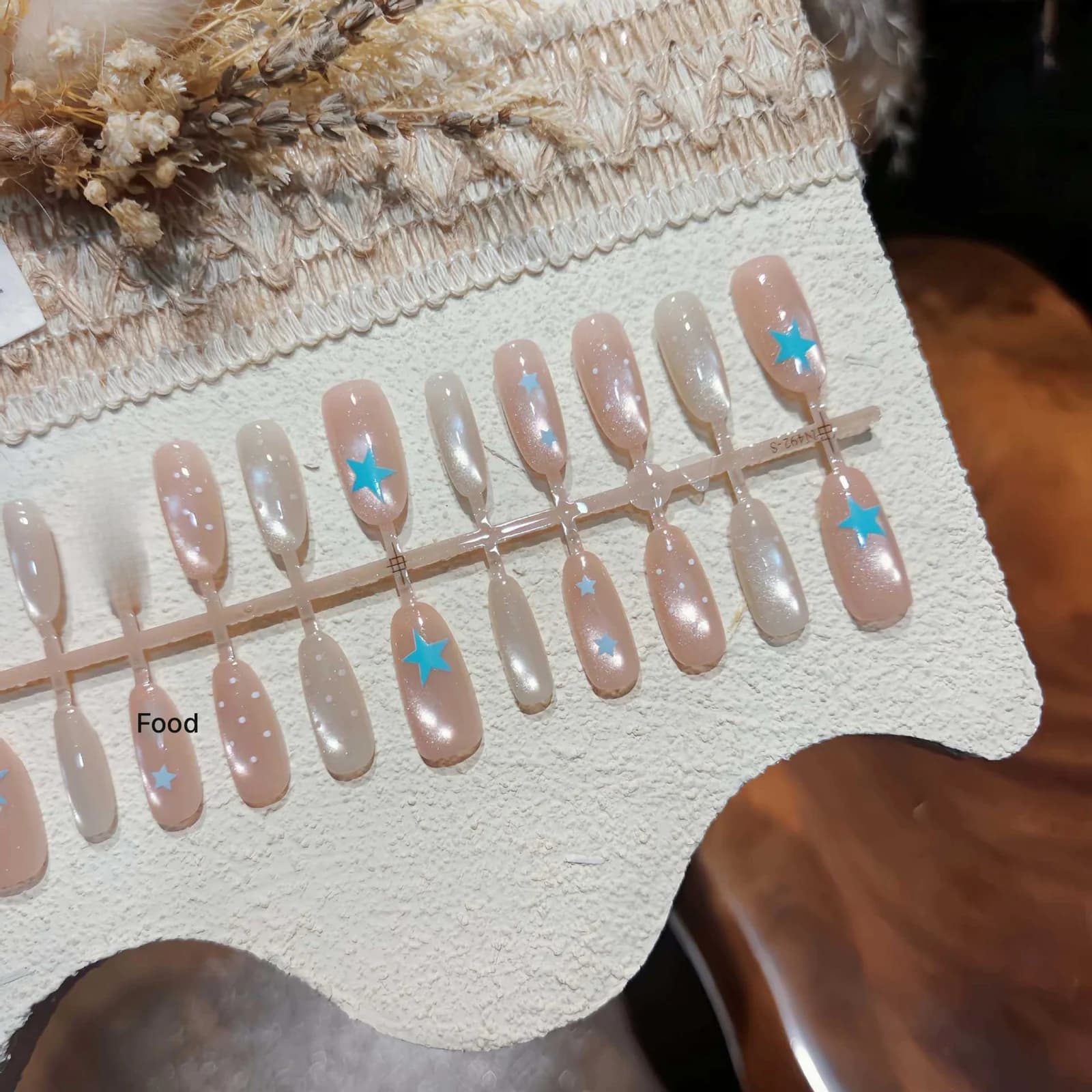 Cat-Eye Press-On-Nägel Hellpfirsich Sternendesign 30 Stück