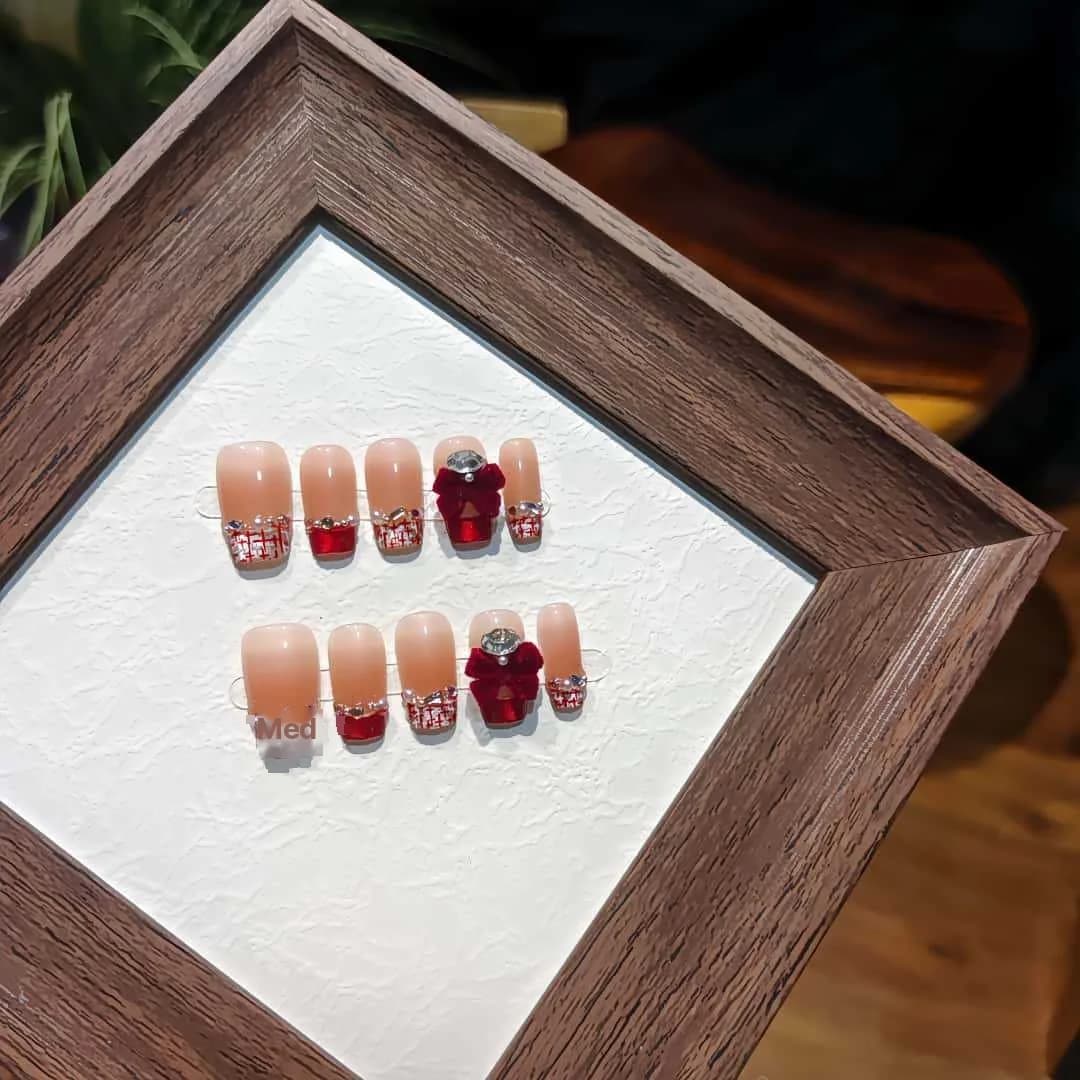 Künstliche Nägel Kurz Sargform Roter Samt Schleifen-Design, 30 Stück
