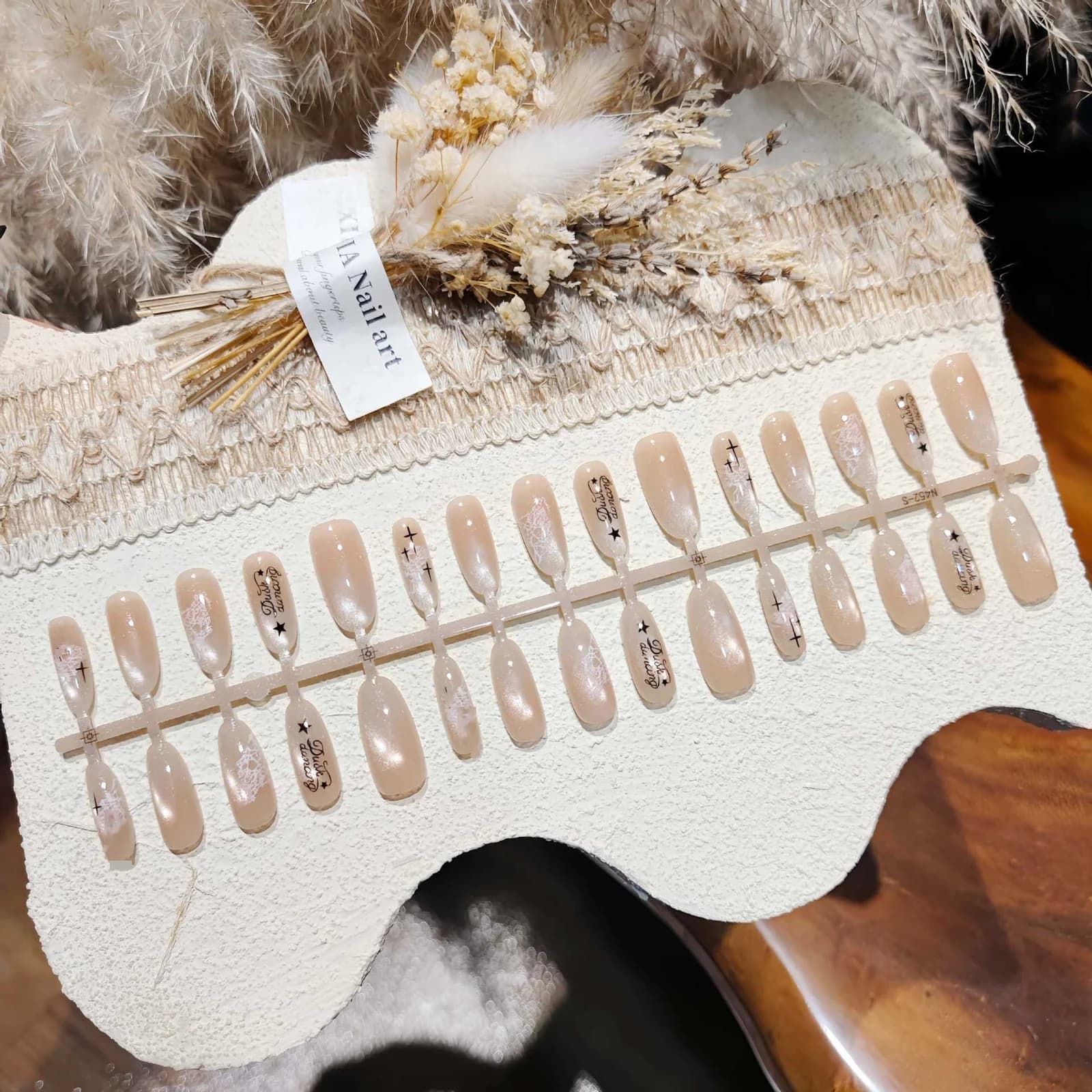 Milchweiße Cat-Eye Klebenägel, ovale Form, 30 Stück