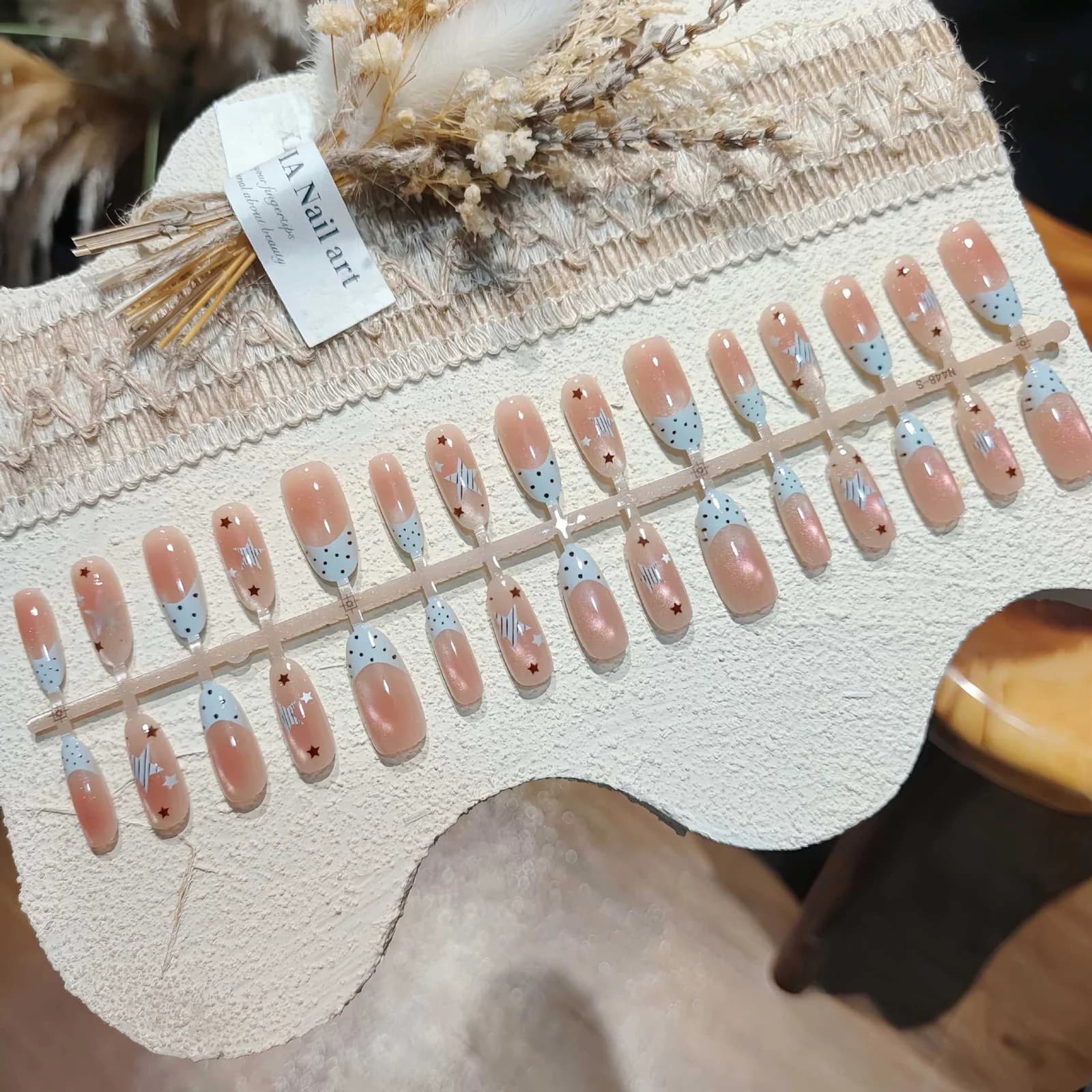 Meersalz Tupfen Cat-Eye Press-On-Nägel Mittel Oval Weiches Gel Maniküre