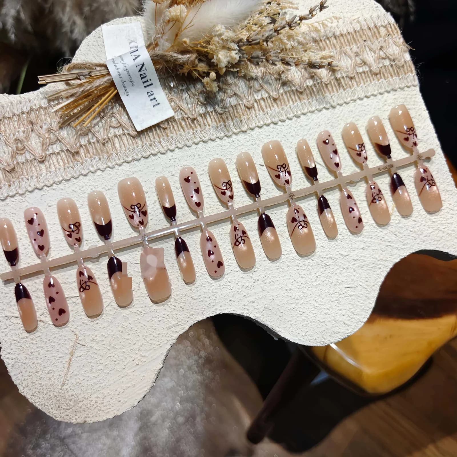 Karamellfarbene Schmetterlings-Cat-Eye-Kunstnägel, mittel, oval, 30 Stk.