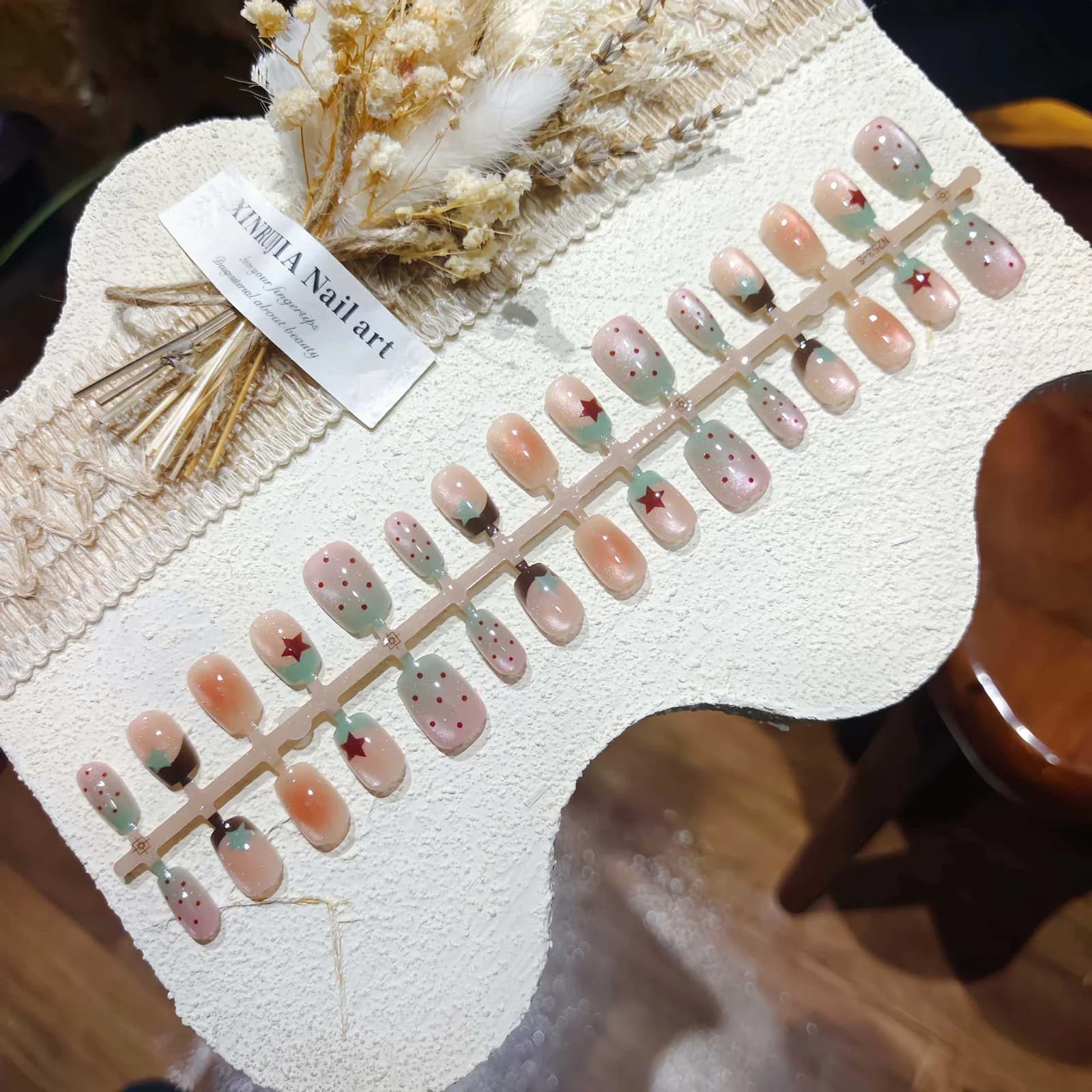 Kurze Ballett-Kunstnägel Mint Katzenauge Glasperlen-Design