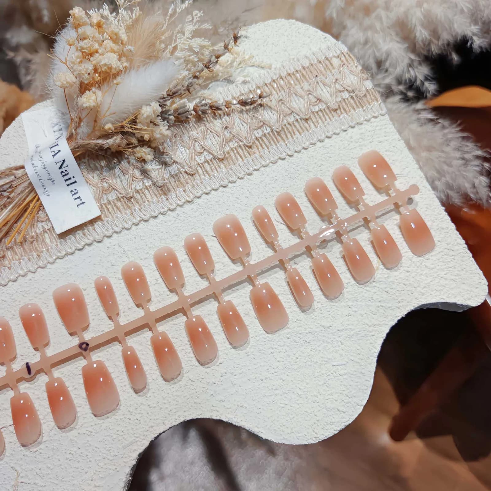 Rosige Kunstnägel kurz/mittel, Sarg- oder Ballerinaform, für jeden Tag