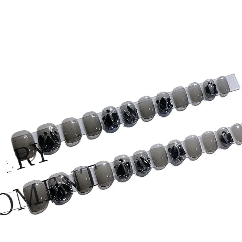 Kurze wiederverwendbare Press-On-Nägel Schwarz Diamant