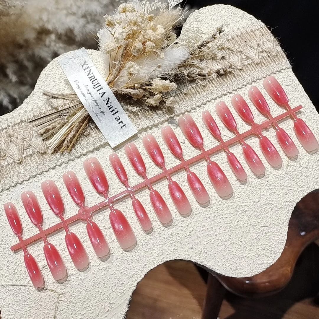 Cat-Eye-Künstelnägel Kurz Mittel Oval Rot Glitzer