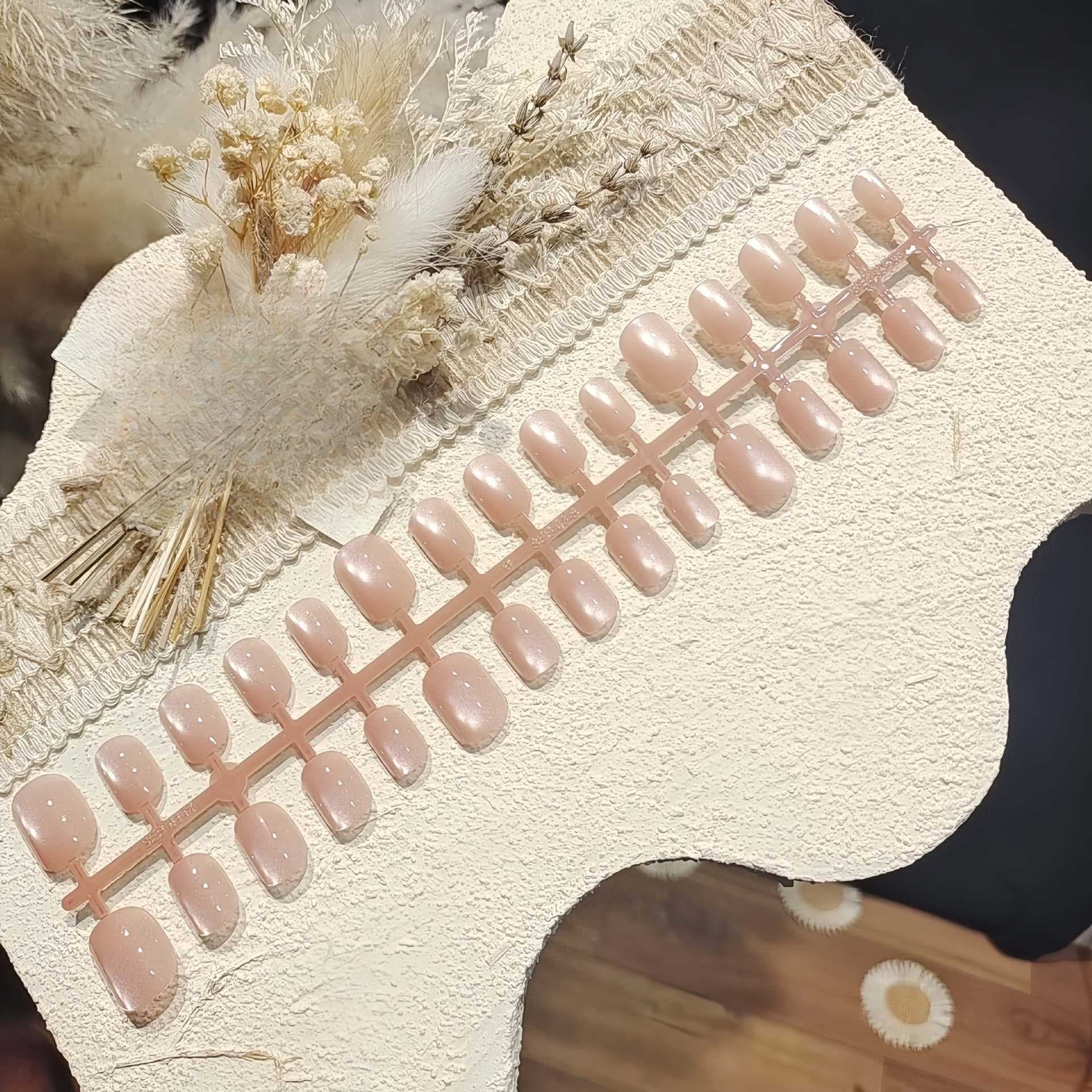 Rosa Cat-Eye Press-On-Nägel Komplettset mit Glasperlen-Effekt